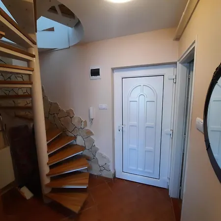 Zoeld Beka Koelcsey Iii Διαμέρισμα